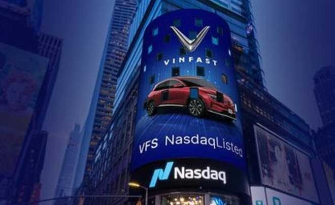 alt text: Biến động giá cổ phiếu VinFast sau khi niêm yết