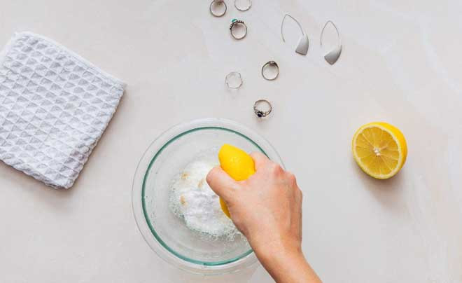 Chanh và muối có thể làm trang sức bạc sáng như mới