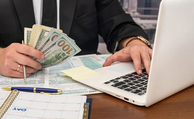 Thanh toán bằng tiền mặt là phương thức truyền thống vẫn được sử dụng phổ biến