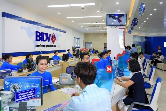Vay tiền ngân hàng theo bảng lương cần những gì? 7 nơi vay uy tín nhất