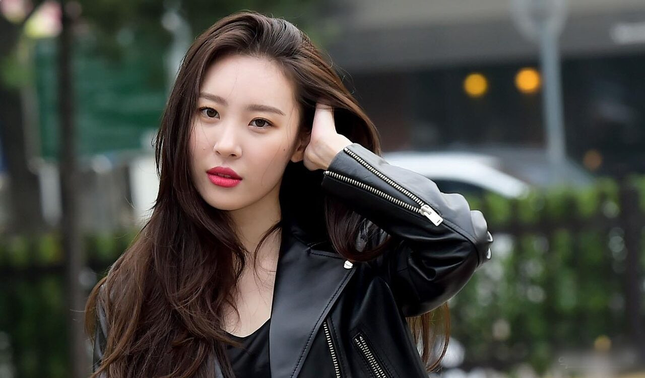 Nữ ca sĩ nổi tiếng bị tố lừa đảo crypto